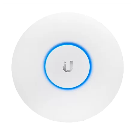 El Ubiquiti U6 LR, un enrutador inalámbrico Wifi 6, presenta un indicador de luz azul distintivo.