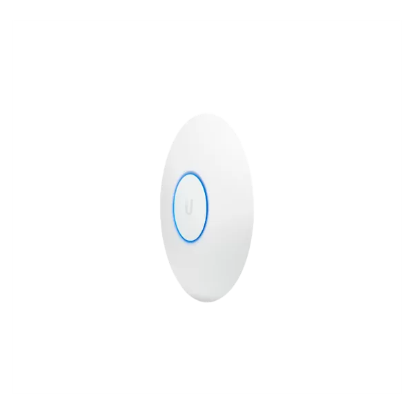 Un punto de acceso inalámbrico Ubiquiti U6 LR blanco sobre un fondo blanco.